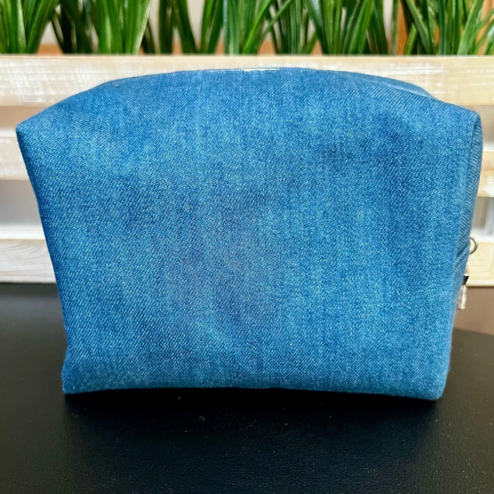 DIOR Beauty Limited Edition Blue Denim Pouch - Picture 4 of 10